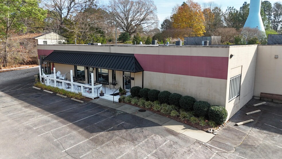 8241-8245 Chapel Hill Rd, Cary, NC for rent - Building Photo - Image 1 of 7