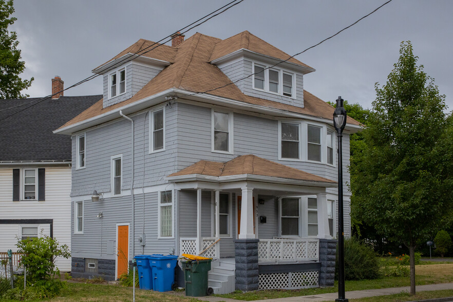 252 Cottage St, Rochester, NY for sale - Primary Photo - Image 1 of 1