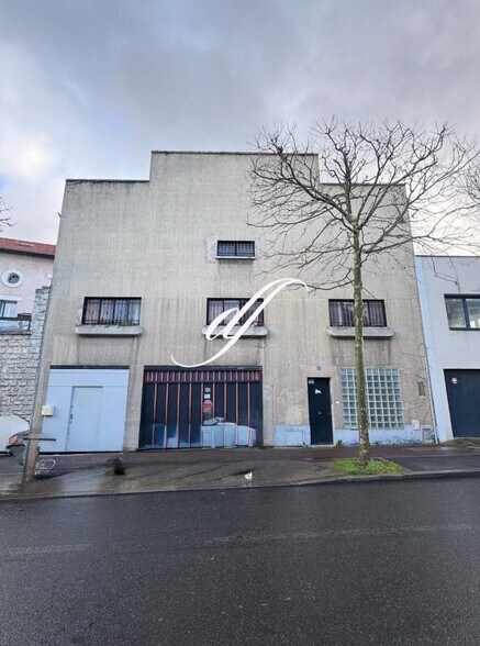 Industrial in Gentilly for sale - Building Photo - Image 2 of 7