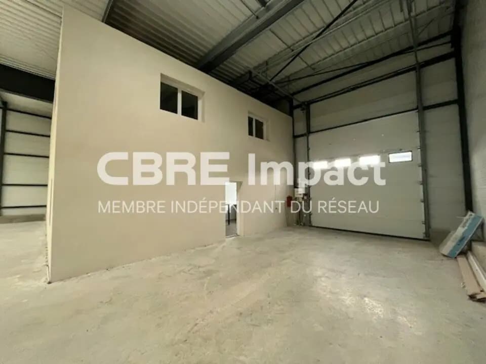 Location Local d'activités 747 m² - Photo 1