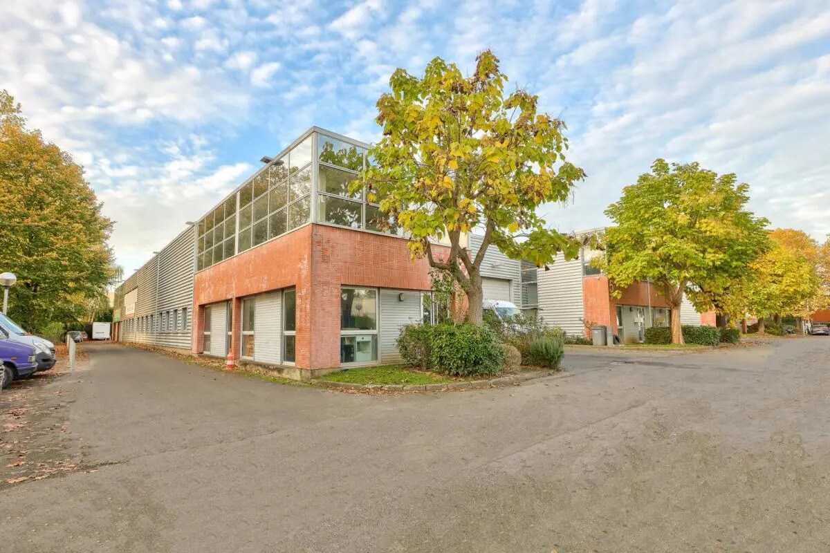 Industrial in Gonesse to rent Building Photo- Image 1 of 5