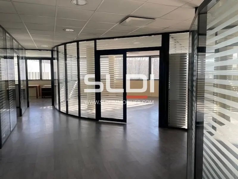 Location Bureaux 134 m² à 296 m² - Photo 1