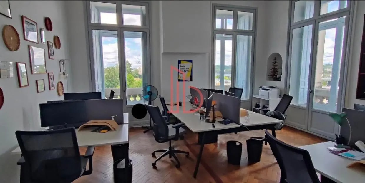 Office in Bordeaux to rent Interior Photo- Image 1 of 5