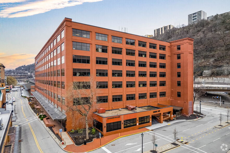 225 W Station Square Dr, Pittsburgh, PA for rent - Building Photo - Image 1 of 7