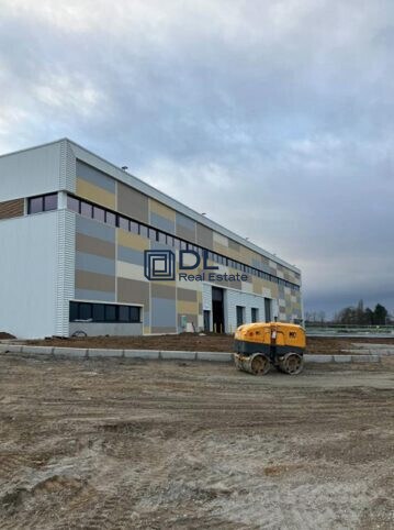 Industrial in Plaisir to rent - Building Photo - Image 3 of 9