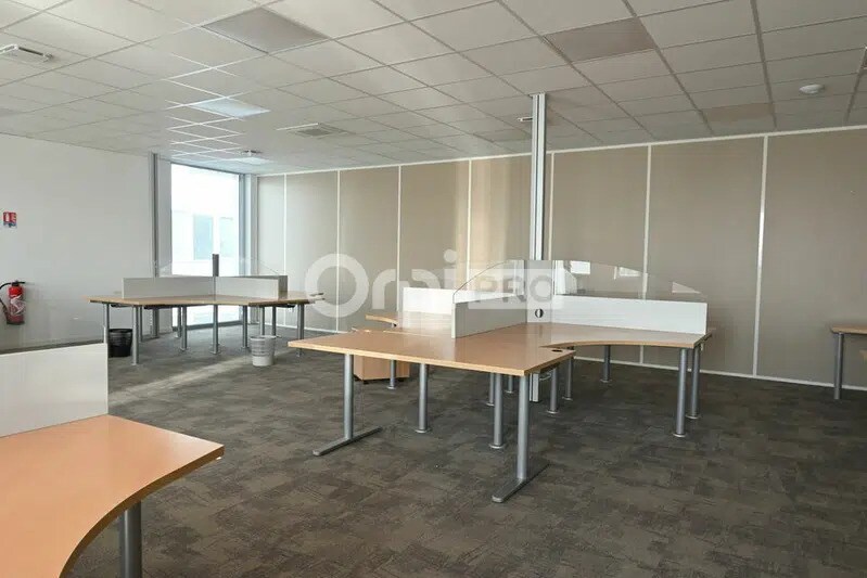 390-392 Rue Des Mercières, Rillieux-la-Pape to rent - Interior Photo - Image 3 of 32