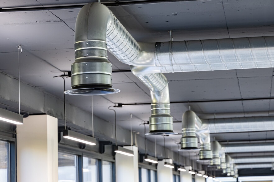 1 Newbridge Sq, Swindon to rent - Interior Photo - Image 3 of 26