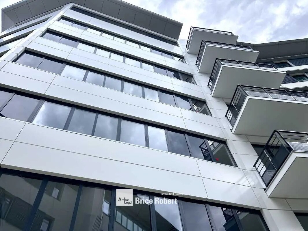 Office in Tassin-la-Demi-Lune for sale Building Photo- Image 1 of 30