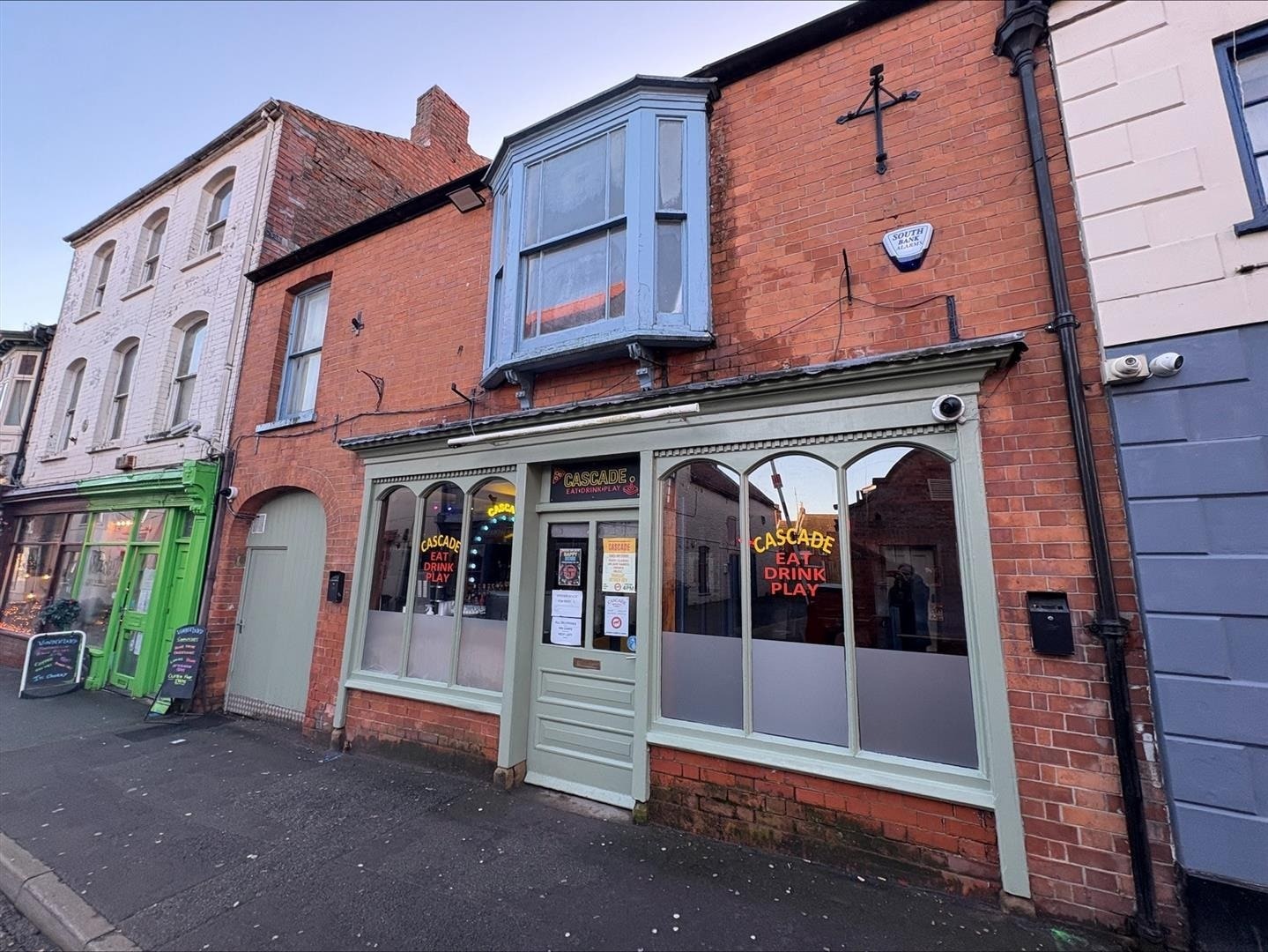 12 Queen St, Louth to rent Building Photo- Image 1 of 3