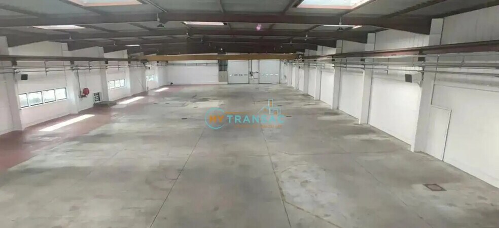 Light Industrial in Lisses to rent - Interior Photo - Image 2 of 14