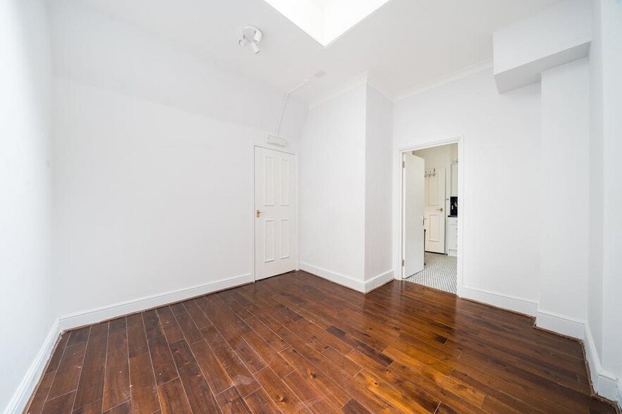 89-91 Goswell Rd, London to rent - Interior Photo - Image 2 of 14