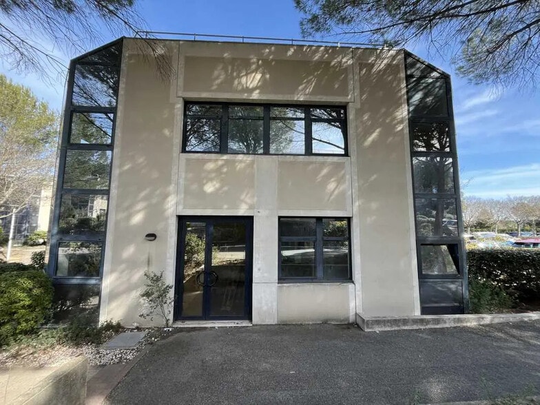 350 Avenue Jean-René Guillibert Gautier De La Lauzière, Aix-en-Provence to rent - Building Photo - Image 3 of 5