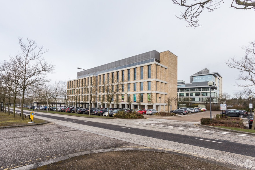 Avebury Blvd, Milton Keynes to rent - Building Photo - Image 3 of 17