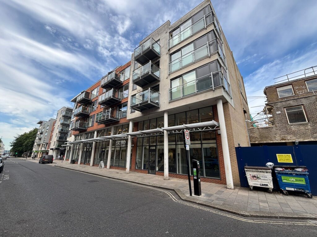 114-118 High St, Southampton to rent Building Photo- Image 1 of 3