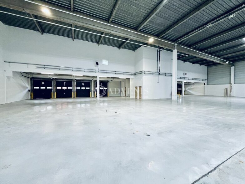 Industrial in Aulnay Sous Bois to rent - Building Photo - Image 3 of 10