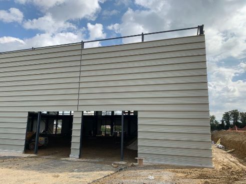 Industrial in Louvres to rent - Building Photo - Image 2 of 5