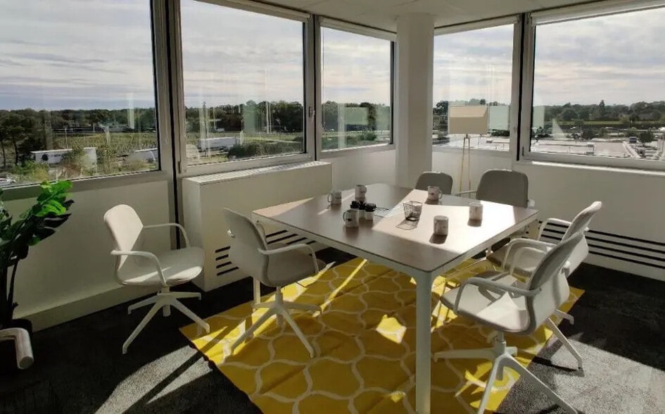 Office in Pessac to rent - Interior Photo - Image 2 of 14