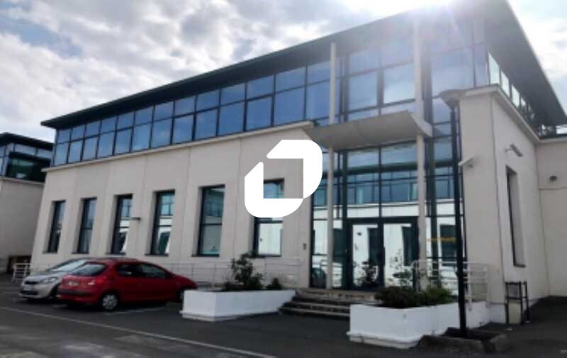 Office in Villeneuve-la-Garenne to rent - Building Photo - Image 2 of 7