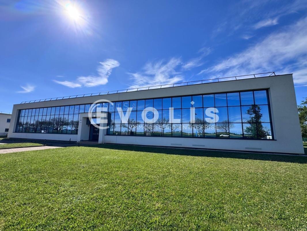 3 Allee Des Droits De L'Homme, Bron to rent Building Photo- Image 1 of 10