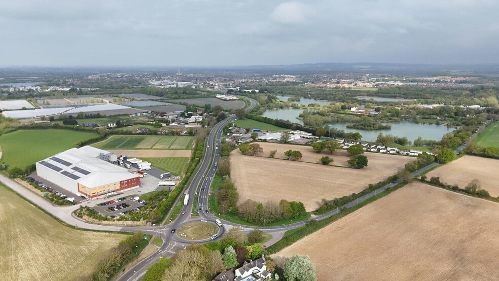 Bognor Rd, Chichester to rent - Aerial - Image 3 of 5