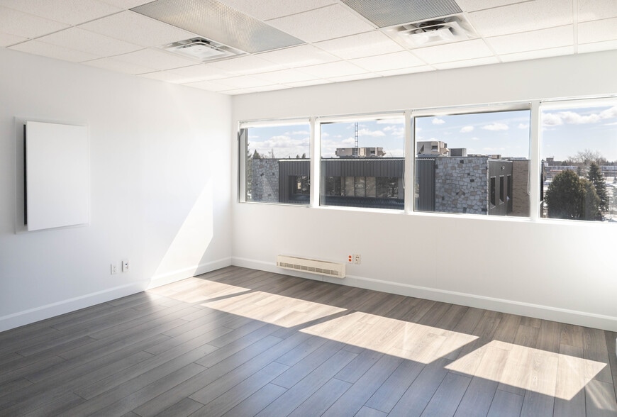 204 Boul De Montarville, Boucherville, QC to rent - Interior Photo - Image 3 of 23