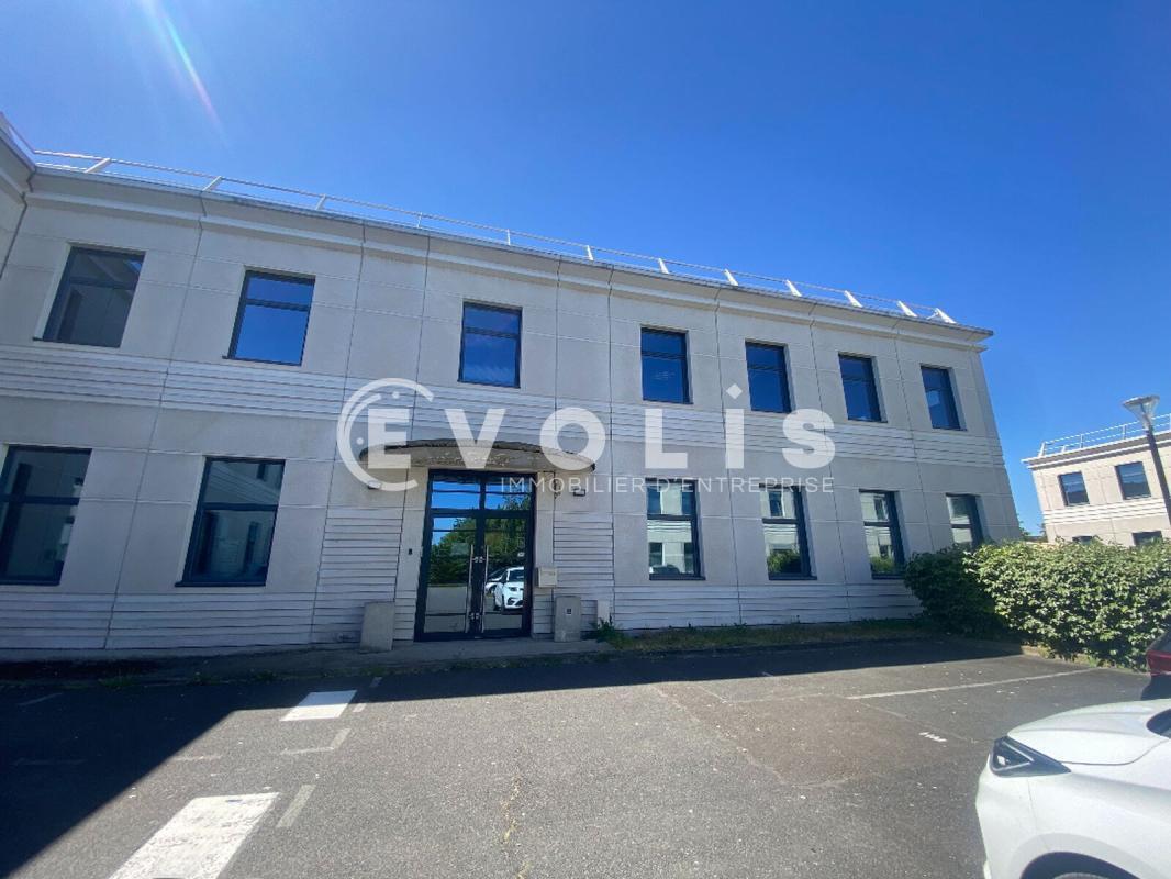 Office in Créteil to rent Building Photo- Image 1 of 11