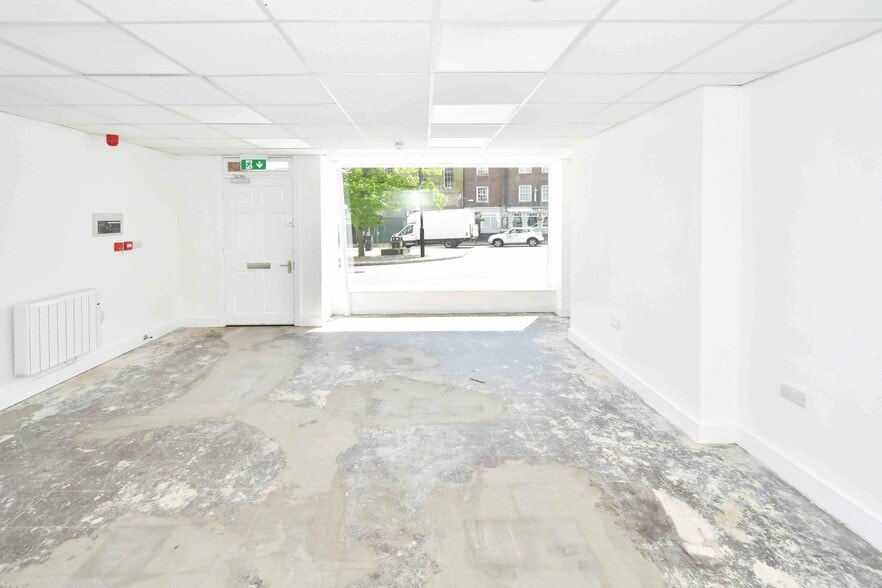 24 Market Pl, Stoke On Trent to rent - Interior Photo - Image 3 of 8