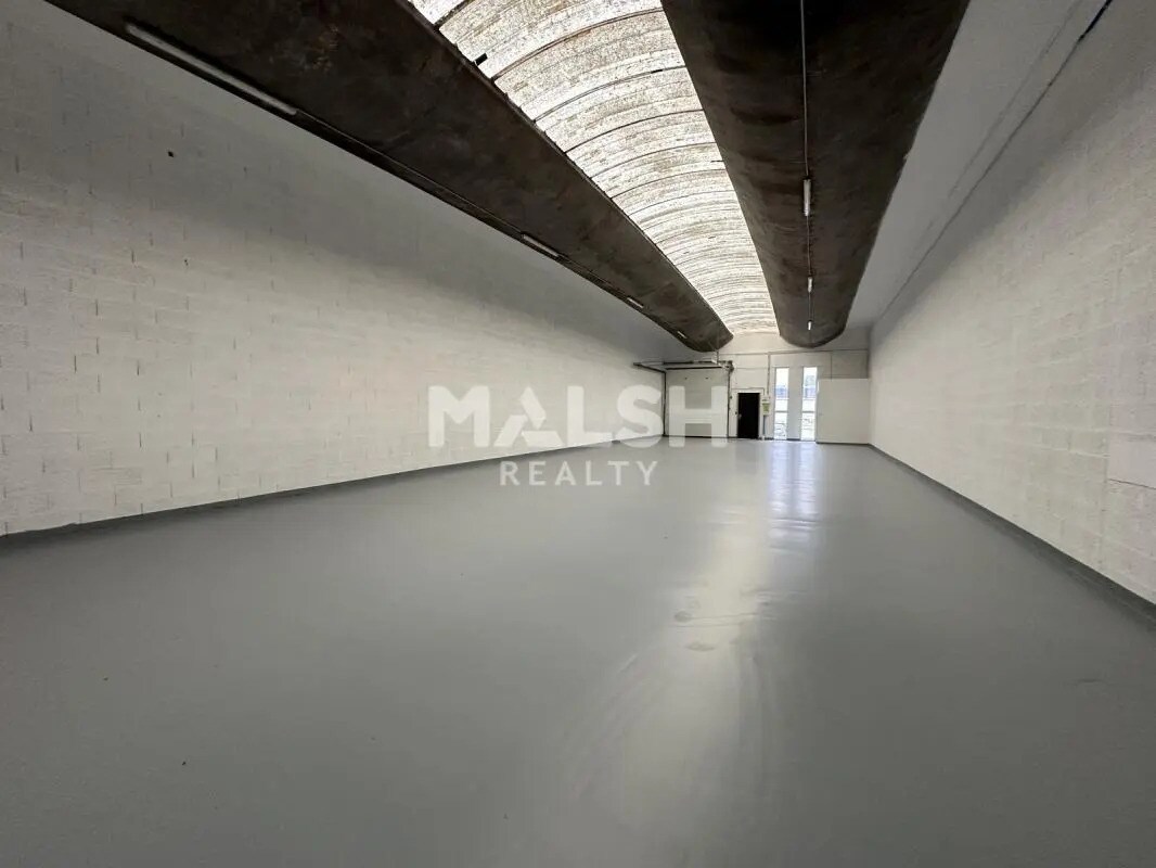 Light Industrial in Saint-Priest to rent Interior Photo- Image 1 of 6