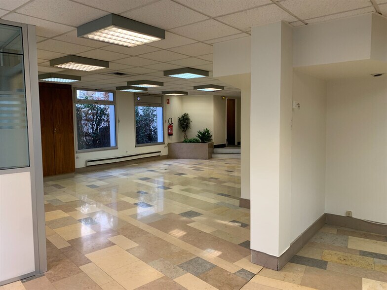 Office in Neuilly-sur-Seine to rent - Interior Photo - Image 3 of 4