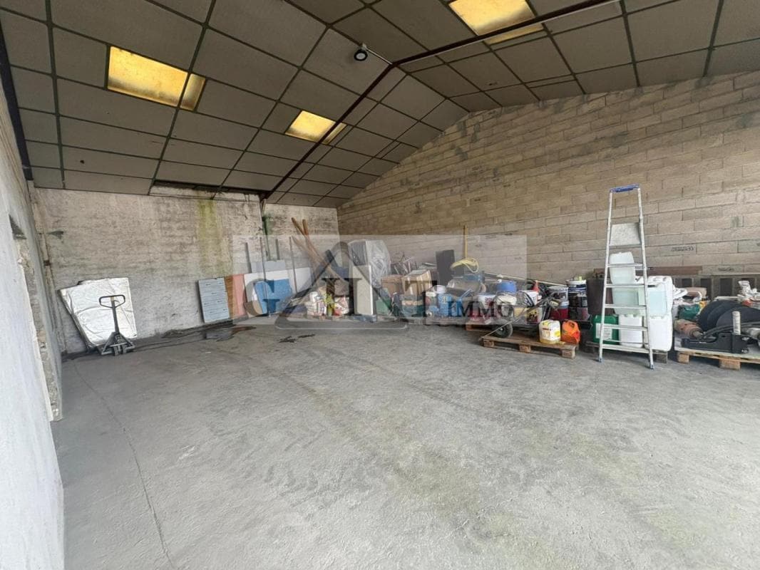 Industrial in Réau to rent Building Photo- Image 1 of 5