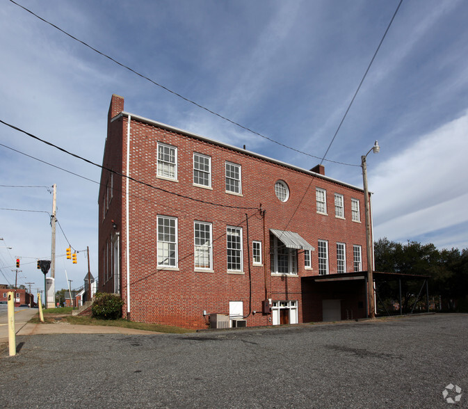 103 E Center St, Lexington, NC for rent - Building Photo - Image 3 of 5