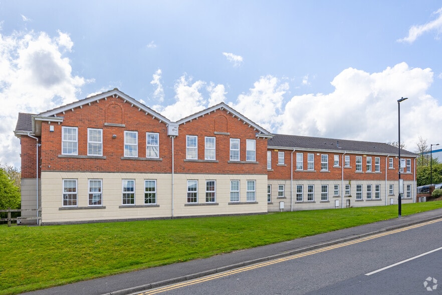 Hornbeam Sq, Harrogate to rent - Building Photo - Image 3 of 3