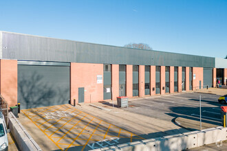 3-4 Fairfield Trade Park, Kingston Upon Thames for rent Building Photo- Image 2 of 9