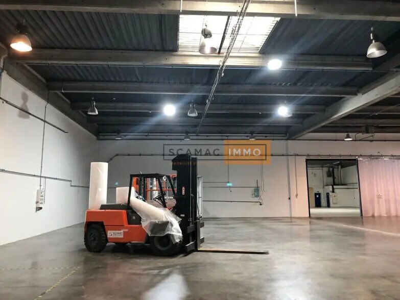 Industrial in Gennevilliers to rent - Building Photo - Image 2 of 7