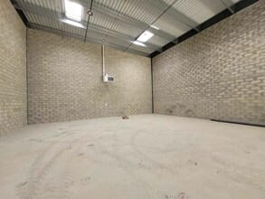 Light Industrial in Savigny-le-Temple to rent Interior Photo- Image 2 of 3