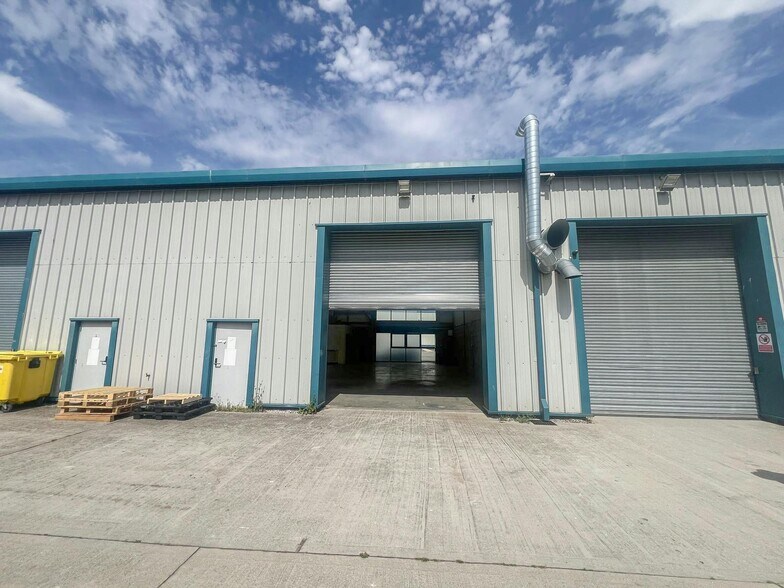 181 Triumph Way, Liverpool to rent - Building Photo - Image 1 of 4