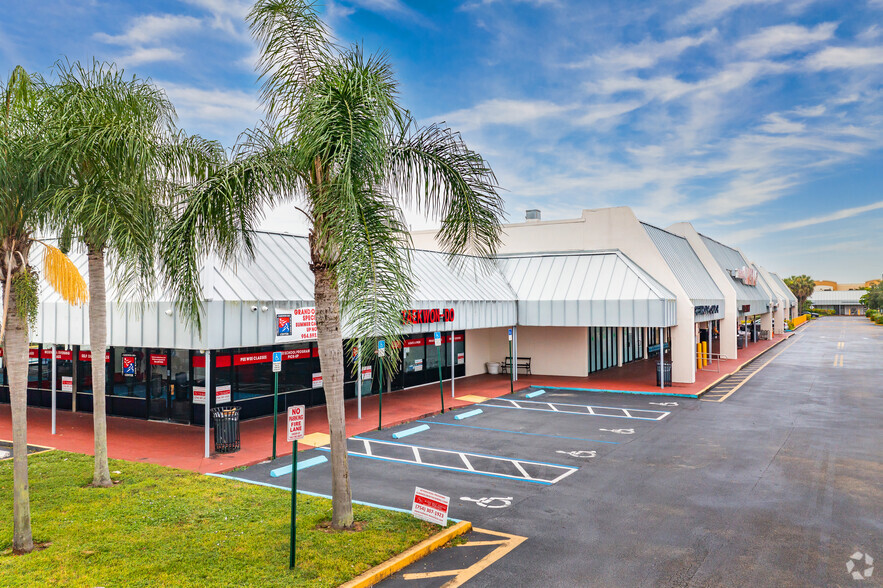 10000-10098 W Mcnab Rd, Tamarac, FL for rent - Building Photo - Image 2 of 9