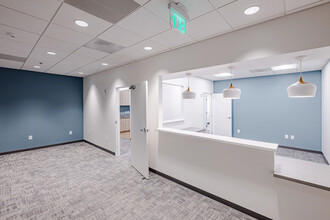 5673 Peachtree Dunwoody Rd NE, Atlanta, GA to rent Lobby- Image 2 of 12