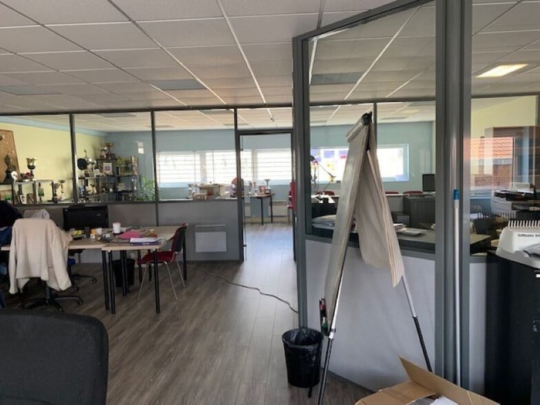 Office in Colombes to rent - Building Photo - Image 2 of 7