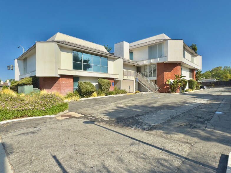 678 S Indian Hill Blvd, Claremont, CA for rent - Building Photo - Image 1 of 34