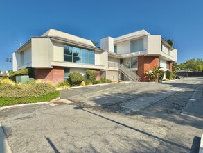 678 S Indian Hill Blvd, Claremont, CA for rent Building Photo- Image 1 of 35