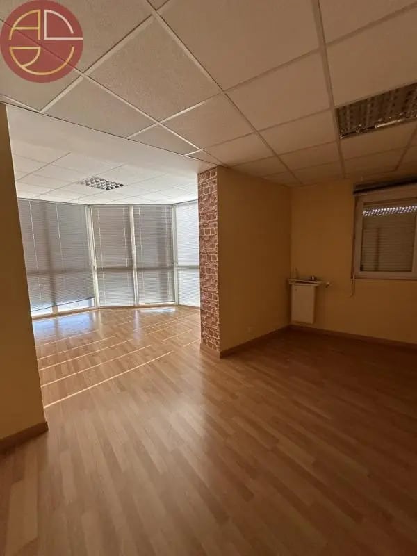 Vente Bureaux 142 m² - Photo 1
