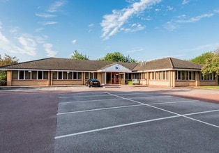 Hampton Ct, Runcorn to rent Building Photo- Image 1 of 1