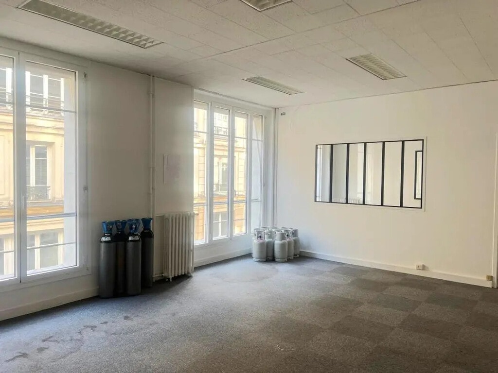 Location Bureaux 118 m² - Photo 1