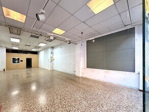 Retail in Vilanova i la Geltrú, Barcelona to rent Interior Photo- Image 1 of 14