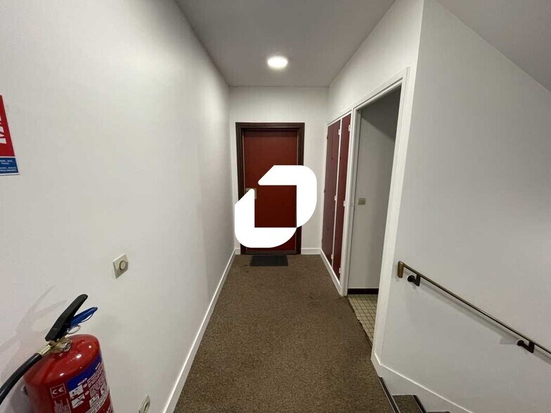 Office in Igny to rent - Interior Photo - Image 2 of 9