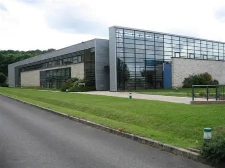 Location Local d'activités 3 400 m² - Photo 1