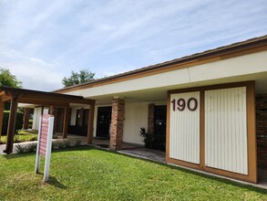 190 John F Kennedy Dr, Lake Worth, FL for rent Building Photo- Image 1 of 6