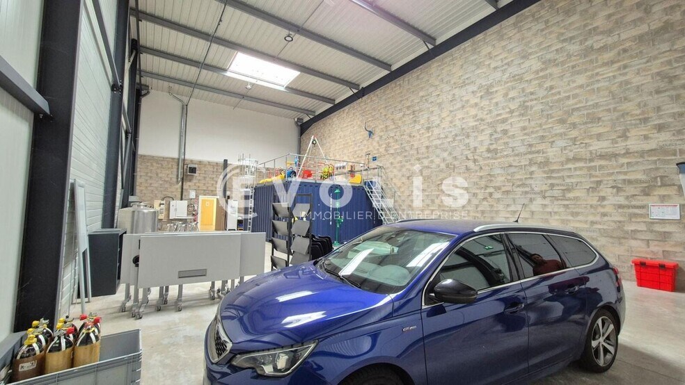 Light Industrial in Bailly-Romainvilliers to rent - Interior Photo - Image 3 of 9