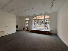 4 College St, Gloucester to rent Interior Photo- Image 1 of 7